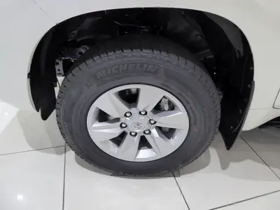 2019 Toyota Land Cruiser Prado TX — view 4