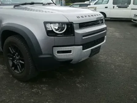 2021 Land Rover Defender 110 — view 3