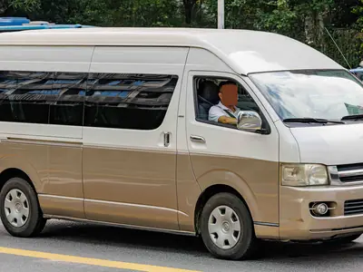 2019 Toyota Hiace 9-seater — view 2