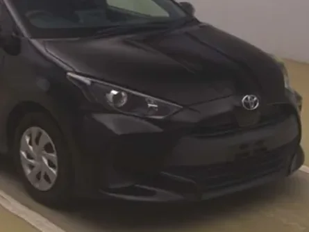 2021 Toyota Yaris 1.0 X — view 3